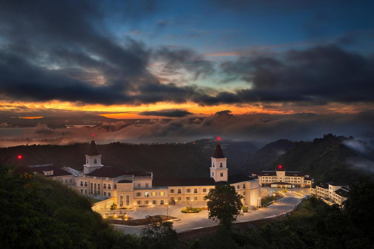 Twin Lakes Hotel Tagaytay City ภายนอก รูปภาพ